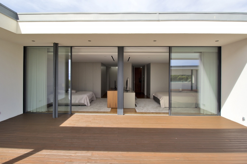 Современная резиденция с выразительным дизайном и динамичной структурой