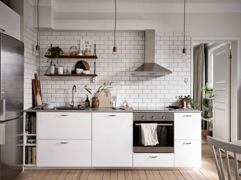Пастельные тона и интересные картины: обволакивающий интерьер квартиры в Швеции