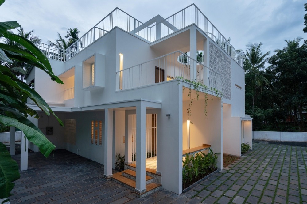 Впечатляющий белый дом с целительной энергией