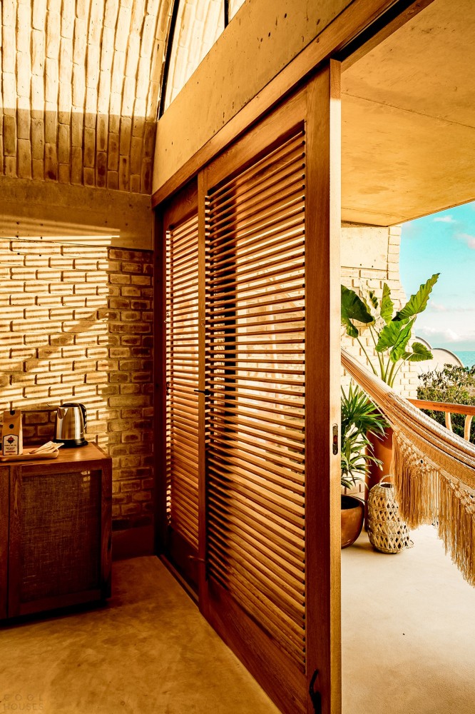 Арочный пляжный бутик-отель на побережье Тихого океана