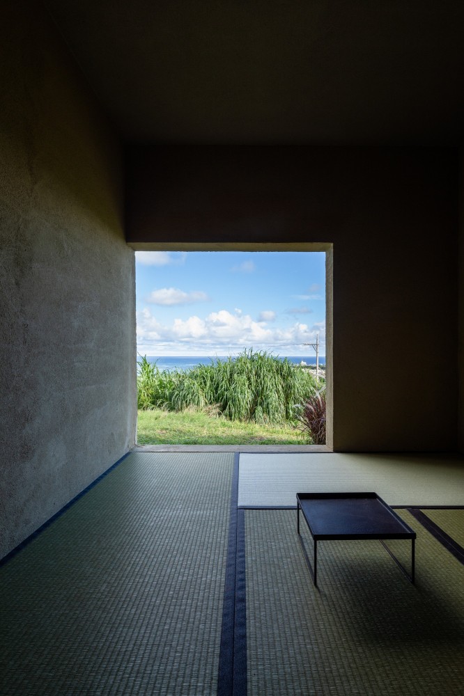 Бетонный дом с последовательными пространствами, Япония