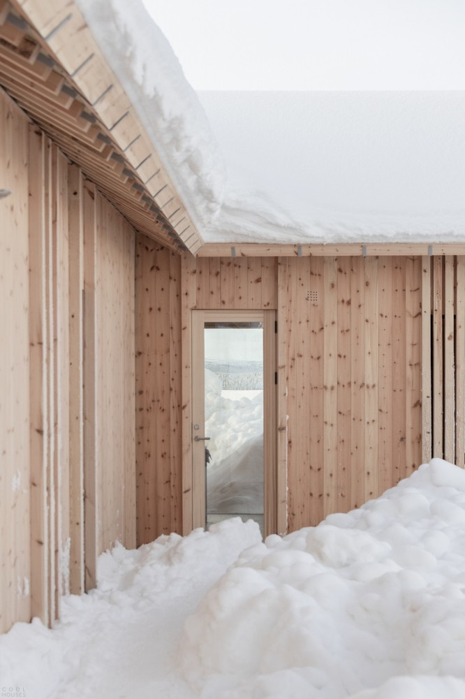 Минималистичная деревянная кабина на горнолыжном курорте Квитфьель