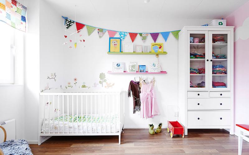 Белая детская комната — красота и универсальность