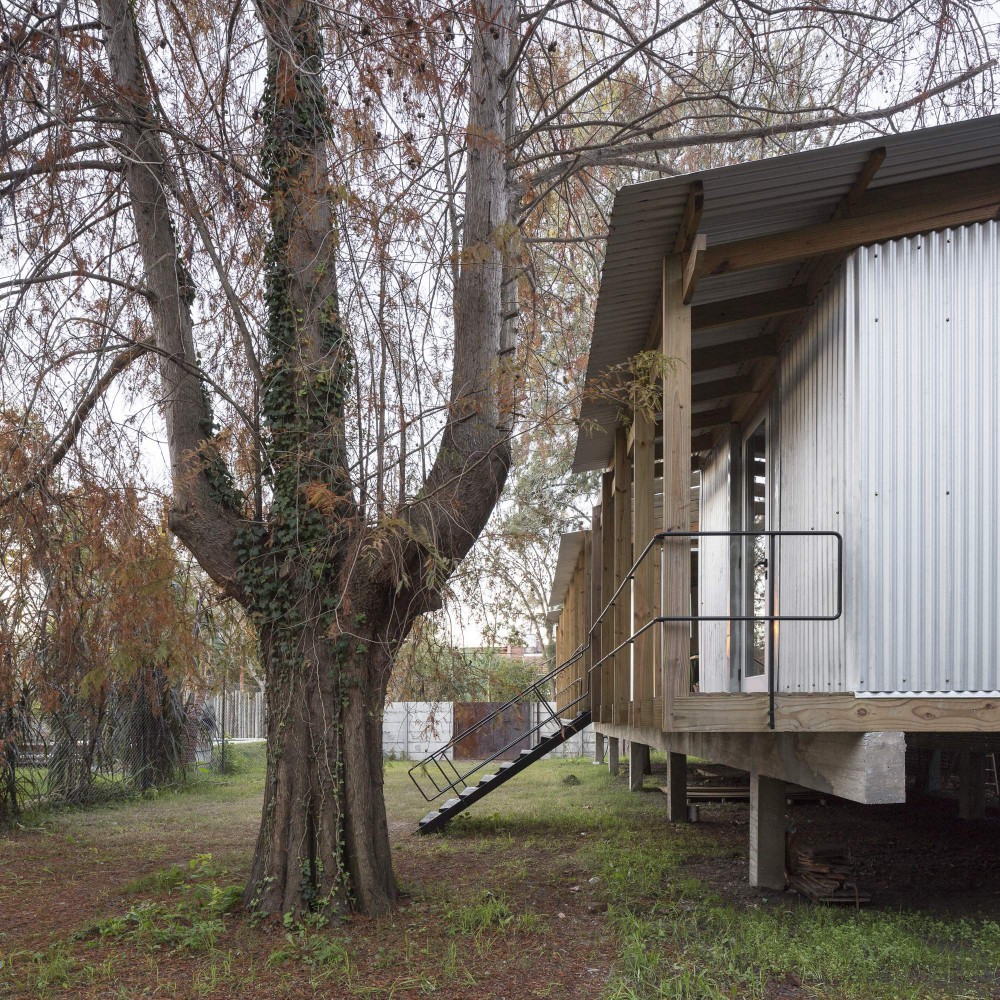 Дачный дом на сваях в стиле хижины, Аргентина