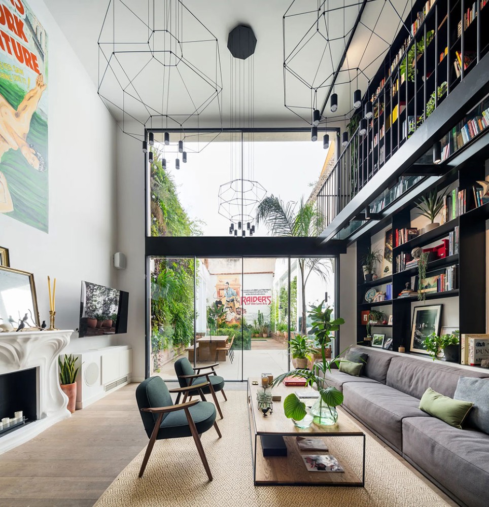 Впечатляющий частный дом в 4 этажа в Барселоне
