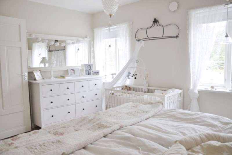 Как поставить детскую кроватку в спальне родителей: 9 практических советов