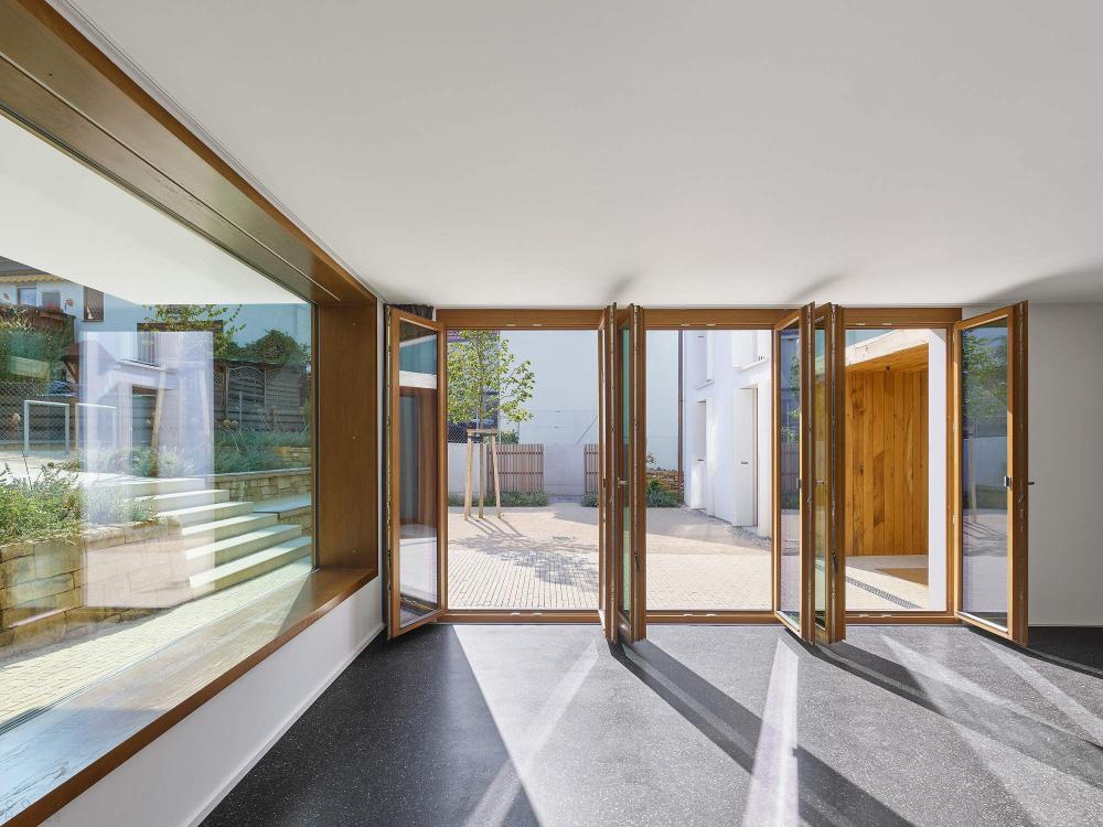 «Дом для нескольких поколений» с простым классическим дизайном, Германия