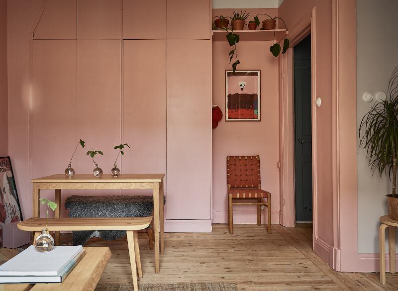 Интересный дизайн студии 29 метров в розовых тонах