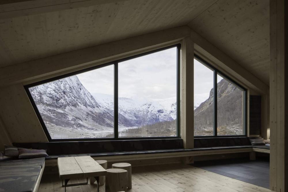 Туристический комплекс у подножия ледника, Норвегия