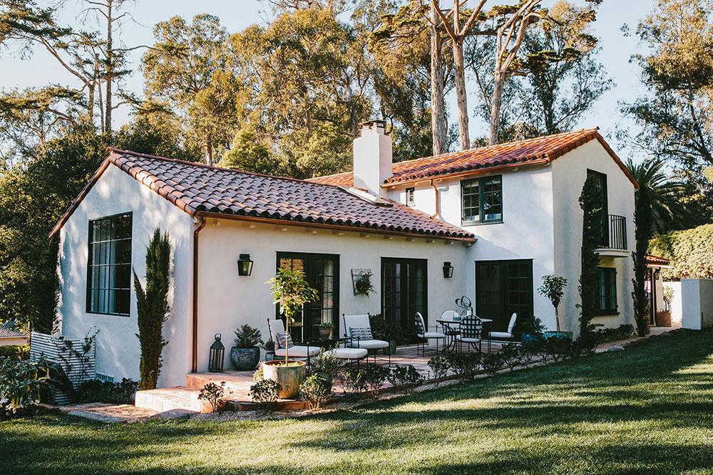 Уютное обновление дома в средиземноморском стиле в Калифорнии