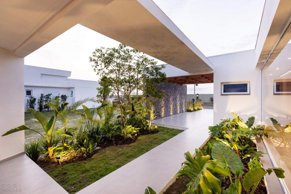 Современный частный дом с открытыми свободными пространствами, Бразилия