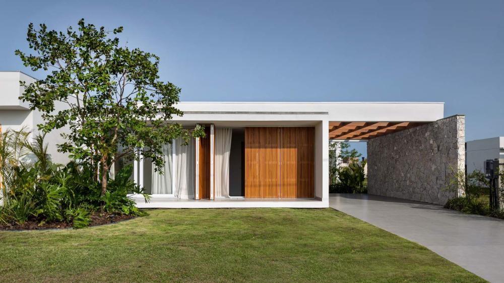 Современный частный дом с открытыми свободными пространствами, Бразилия