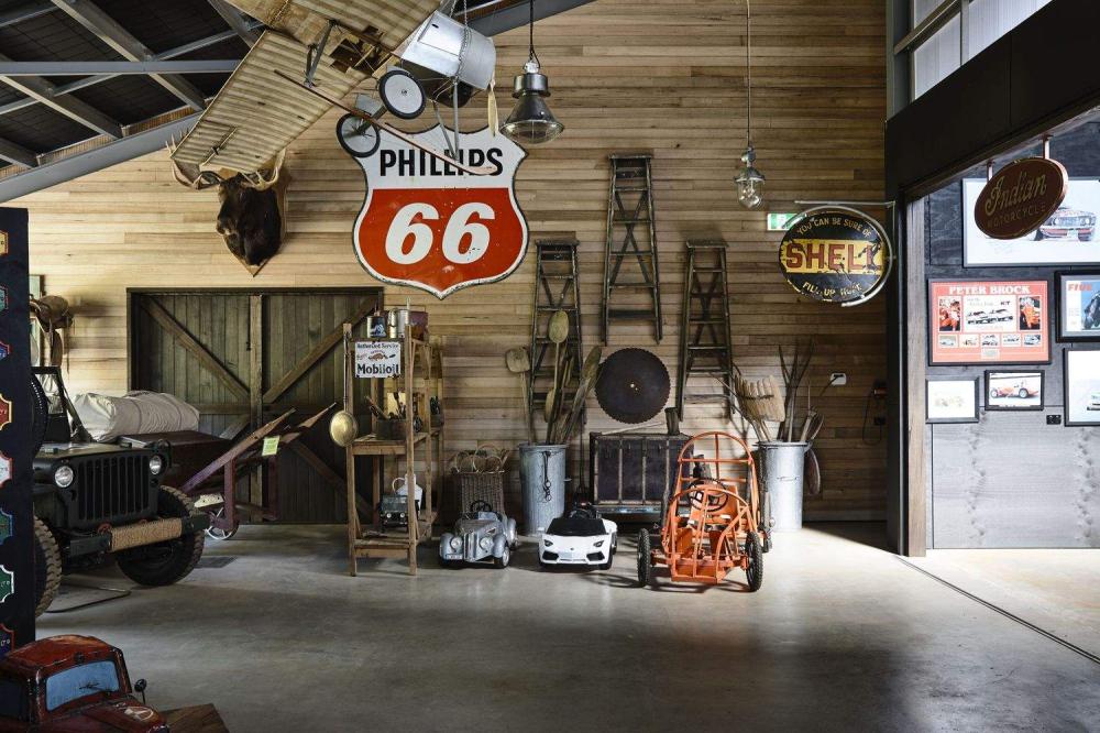 Фермерский дом для коллекционера старинных автомобилей и уникальных вещей, Австралия