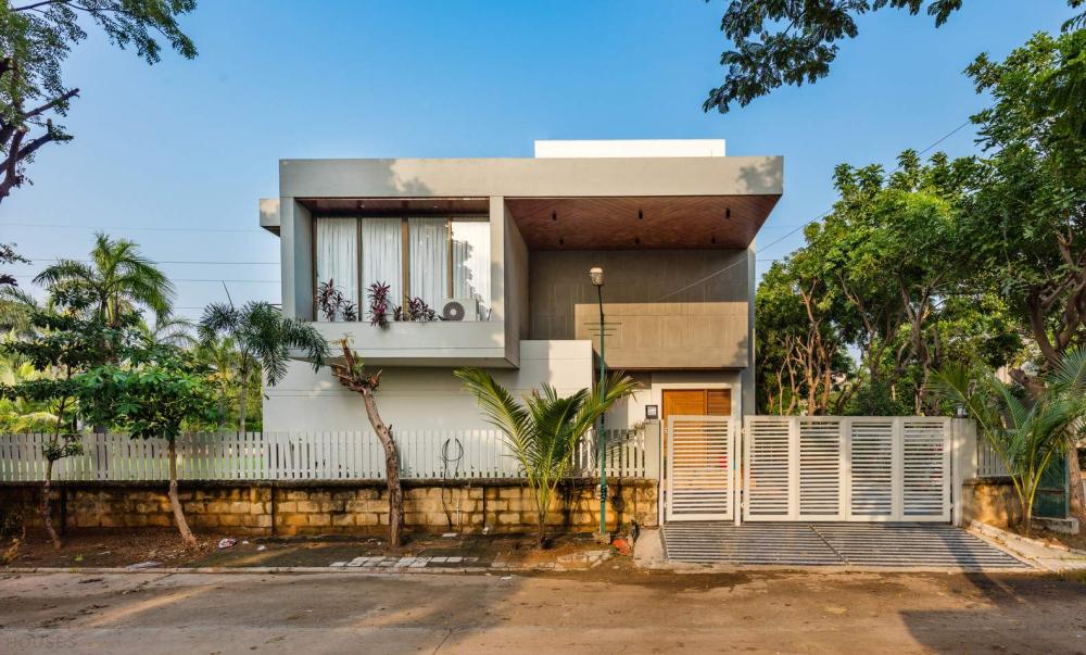 Семейный дом с динамичной игрой кубических форм, Индия