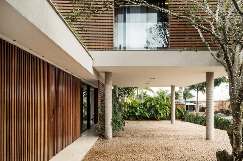 Семейный дом с эффектным дизайном, Бразилия