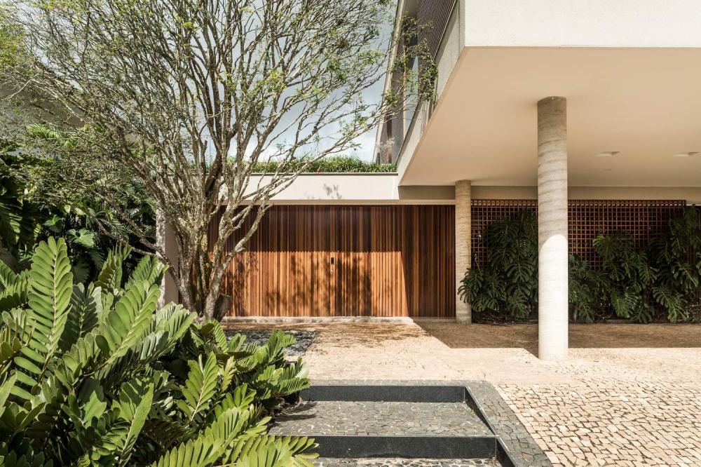Семейный дом с эффектным дизайном, Бразилия