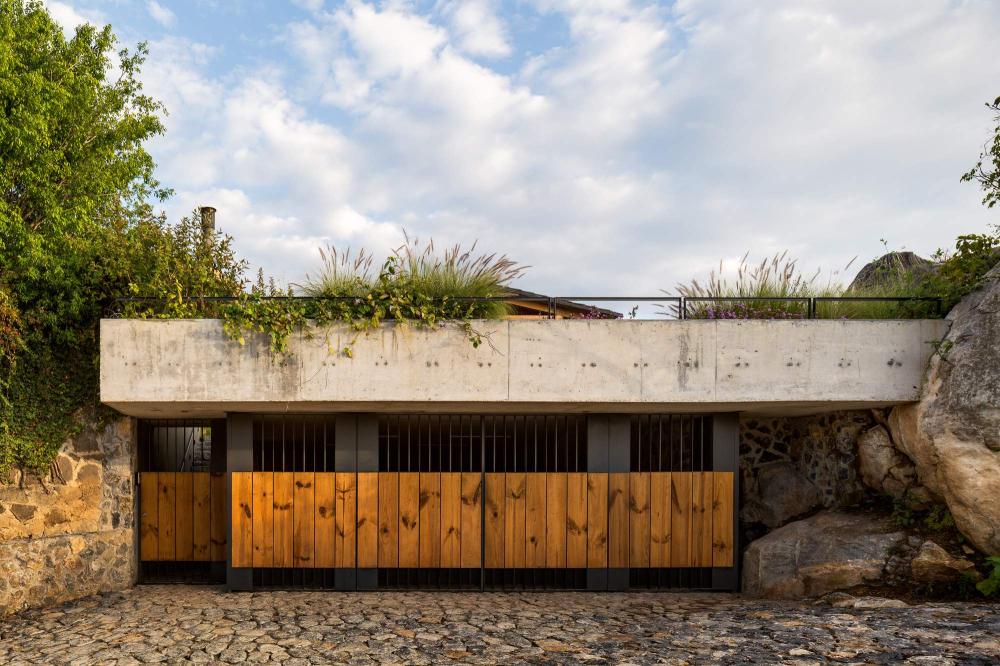 Современная резиденция с дискретным двухуровневым дизайном, Мексика
