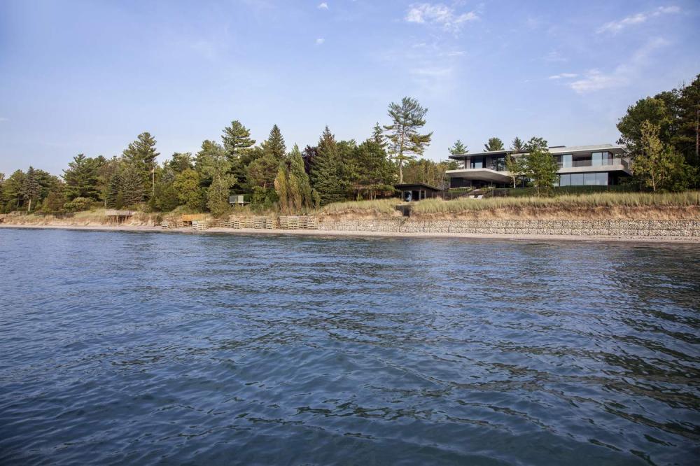Вилла с современным дизайном на берегу озера Гурон, Канада
