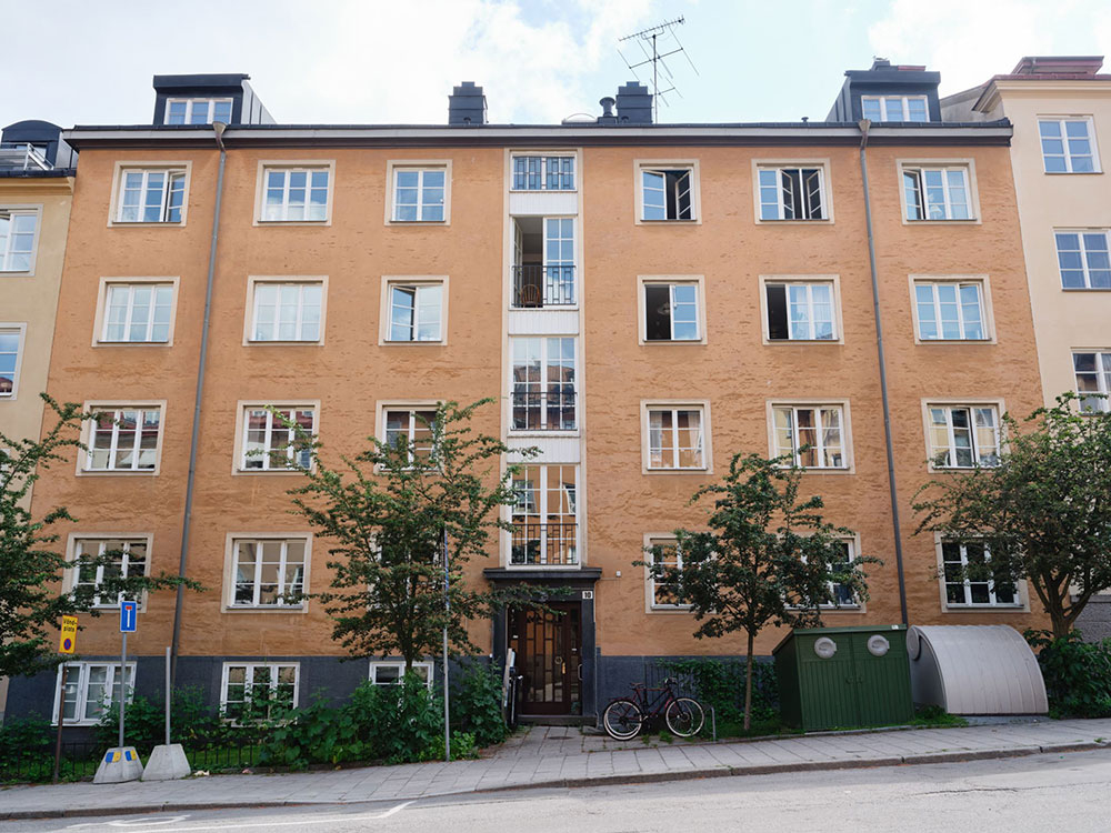 Компактный и уютный интерьер с винтажным декором в Швеции