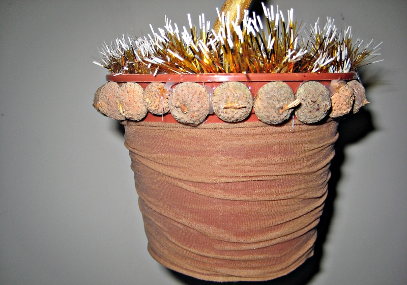 Новогодний топиарий из сосновых шишек — мастер-класс пошаговый с фото