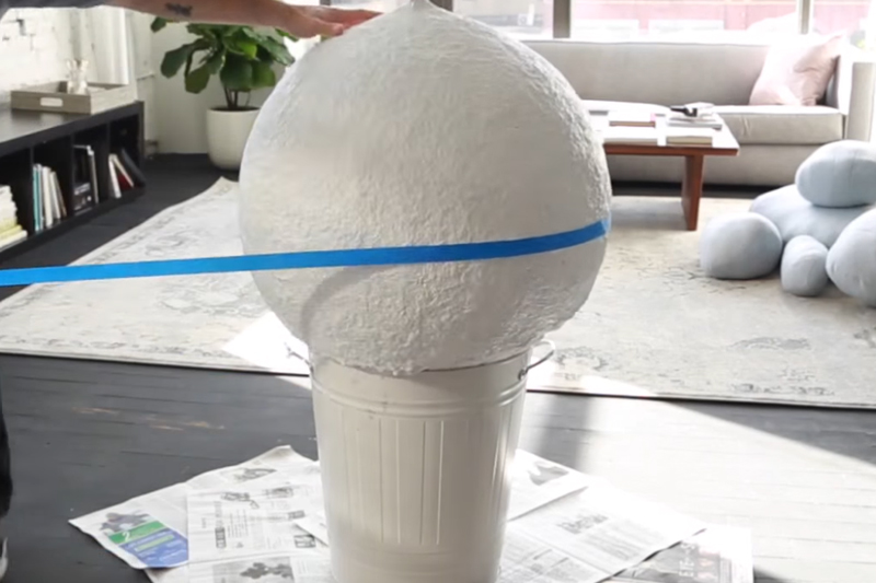 Светильник из бумаги и воздушного шарика своими руками — пошаговый мастер класс с фото